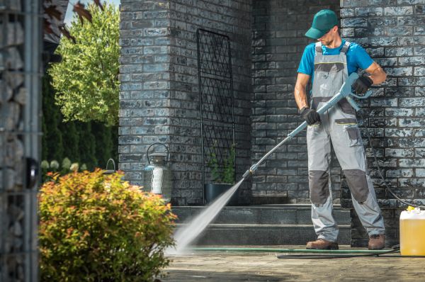 Outside House Cleaning in Elmhurst