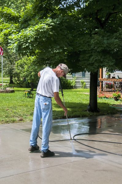 Driveway Concrete Cleaning in Elmhurst