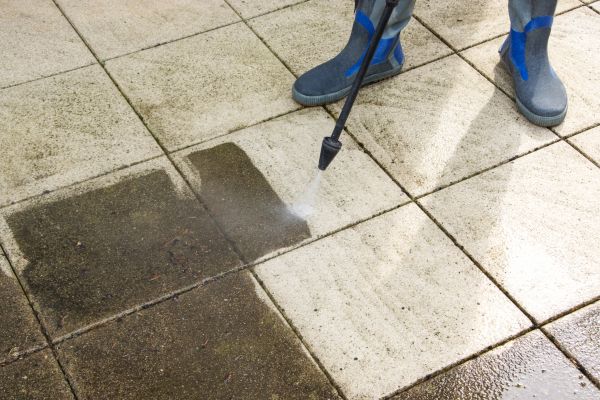 Cost of Outdoor Concrete Cleaning in Elmhurst