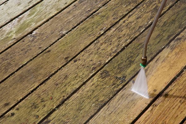 Cost of Deck Mold Removal in Elmhurst